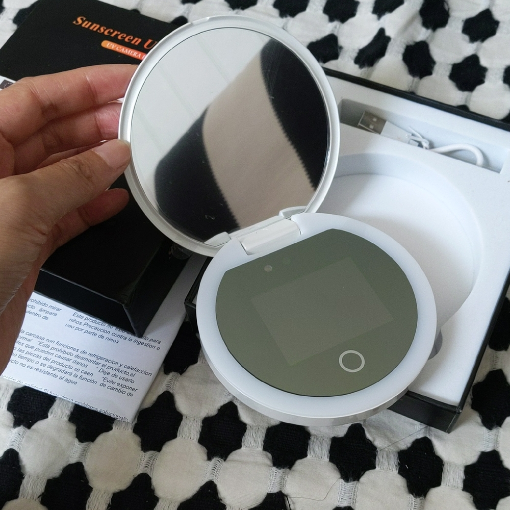 UV White Sunsceen Compact Mirror